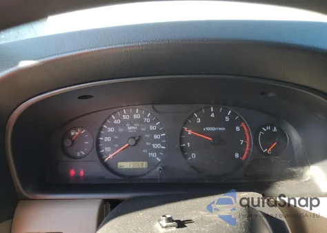 2001 Nissan Frontier Crew Cab Xe z USA, uszkodzony, nr VIN 1N6ED27T01C402166